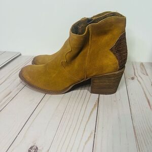Marc Fisher Stefani Western Tan Suede Snakeskin Accent Ankle Boots Sz 9M